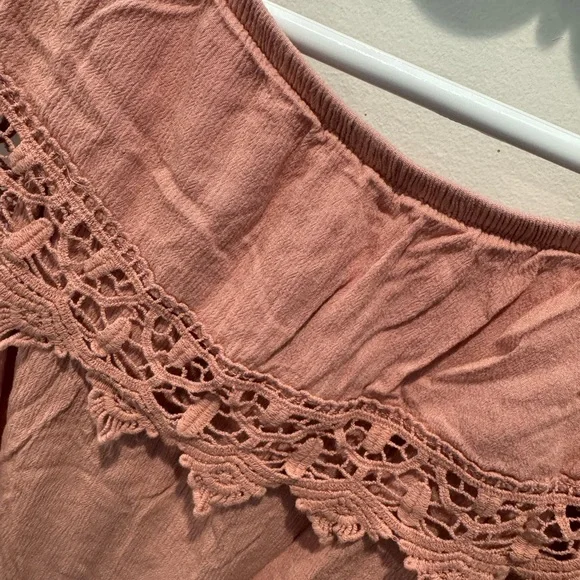 2/$20
Streetwear Society Pink Women's Lace Trim Off-Shoulder Top Mean Girls - Picture 6 of 7